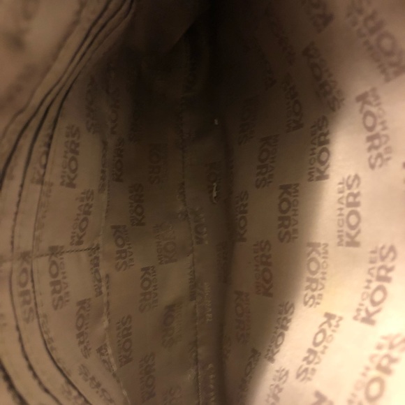 Michael Kors crossbody bag. - Picture 6 of 6